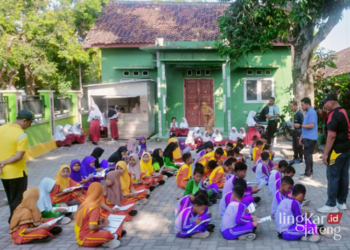Kelompok Kerja Guru Olahraga (KKGO) Kecamatan Pancur Rembang melakukan Identifikasi Antropometri dan Kemampuan Fisik pada peserta didik usia 9-12 tahun di Sekolah dasar negeri (SDN) 1 Kalitengah dalam rangka penjaringan calon atlet nasional, Senin 11 Juni 2024. (Dok. Lingkarjateng.id)