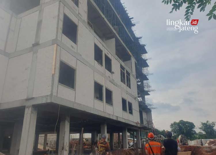 Tampak bangunan lantai 5 RSI NU Cakra Medika Mayong, Kabupaten Jepara. (Muhammad Aminudin/Lingkarjateng.id)