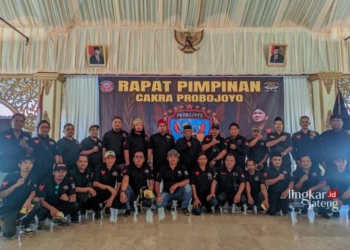 Anggota Ormas Cakra Probojoyo se-Jawa Tengah hadiri rapat pimpinan yang diselenggarakan di Aula Pendopo Bupati Pekalongan pada Minggu, 23 Juni 2024. (Fahri Akbar/Lingkarjateng.id)