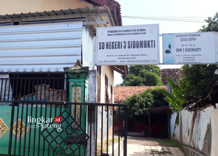 Penampakan gedung SDN 3 Sidomukti, Kecamatan Weleri, Kabupaten Kendal. (Syahril Muadz/Lingkarjateng.id)