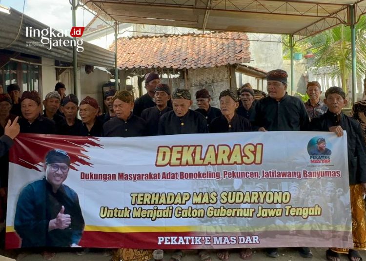 DEKLARASI: Masyarakat adat Bonokeling di Desa Pekuncen, Kecamatan Jatilawang, Kabupaten Banyumas deklarasi dukung Sudaryono di Pilgub Jateng. (Gerindra Jateng/Lingkarjateng.id)