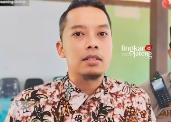 Tangkapan layar Lingkar TV, Camat Sukolilo, Andrik Sulaksono saat diwawancarai baru-baru ini. (Dok. Lingkarjateng.id)