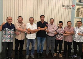 7 Pimpinan Parpol di DPRD Jepara Sepakat Muluskan Langkah Wiwit Jadi Bupati 25 Tujuh pimpinan parpol di Tamansari sepakat usung Witiarso Utomo saat gelar silaturahmi di Semarang pada Selasa, 25 Juni 2024. (Tomi Budianto/Lingkarjateng.id)