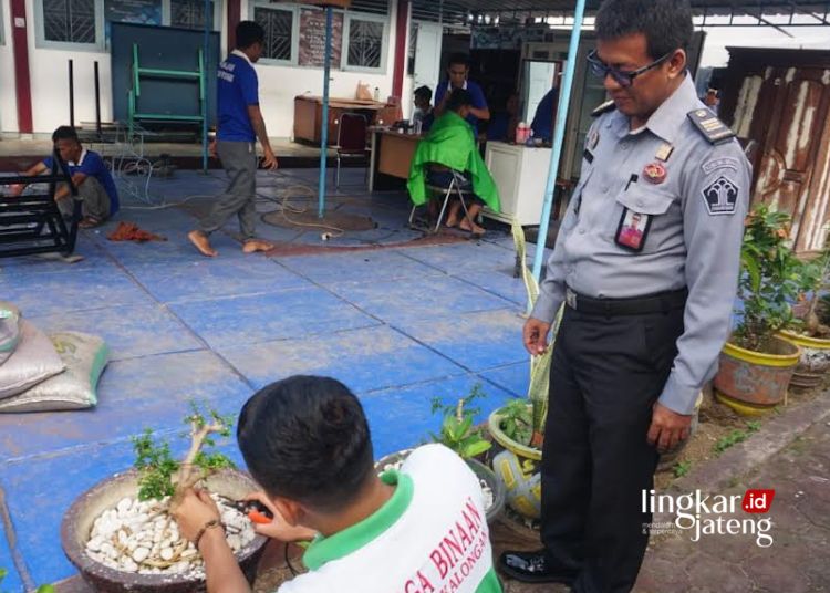 Warga Binaan Rutan Pekalongan Diajak Kembangkan Budi Daya Bonsai1