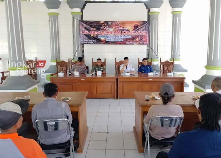 Percepat Penanganan, BPBD Rembang Berencana Bentuk Relawan Pemadam Kebakaran di Tiap Desa 25 EDUKASI: BPBD Kabupaten Rembang mengadakan giat dengan tajuk “ Ngopi Bareng Relawan Pemadam Kebakaran Kabupaten Rembang Tahun 2024” di Kecamatan Pancur pada Rabu, 5 Juni 2024. (Dok. BPBD Rembang/Lingkarjateng.id)