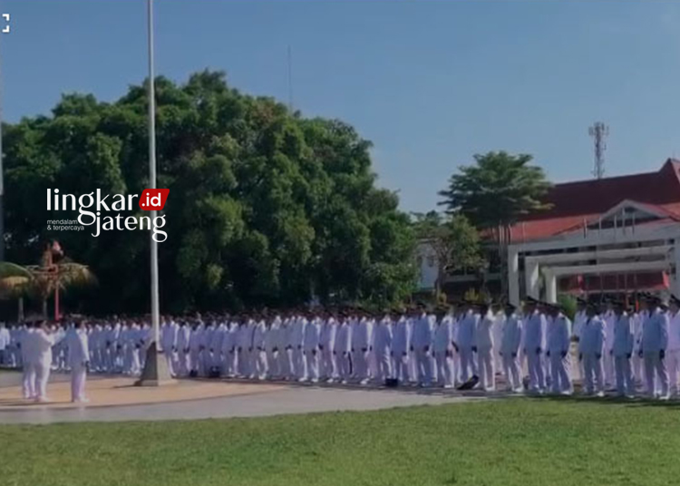 Ratusan Kades Pati Deklarasi Dukung Ahmad Lutfi di Pilkada Jateng 2024 25 Ratusan Kades di Kabupaten Pati mendeklarasikan dukungan kepada Ahmad Lutfi di Pilkada Jateng 2024. (Dok. Lingkarjateng.id)