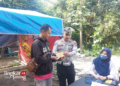 CEK KESEHATAN: Tim gabungan dari Satlantas dan Dokkes Polres Pekalongan, melakukan cek Kesehatan kepada pengemudi ojek, di pangkalan ojek sekitar Kecamatan Kajen, Selasa (11/6). (Fahri Akbar/Lingkarjateng.id)
