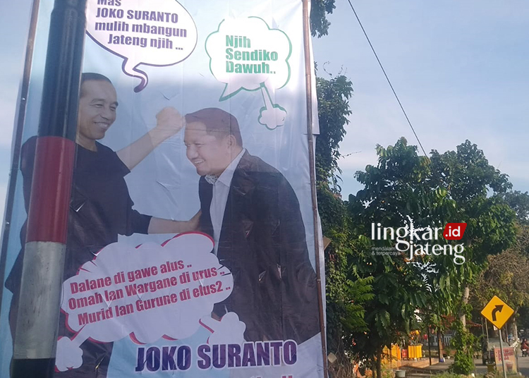 TERSEBAR : Baliho Joko Suranto pria asli Grobogan yang sering disebut Crazy Rich asal Grobogan tersebar luas di wilayah kelahirannya. (Eko Wicaksono/Lingkarjateng.id