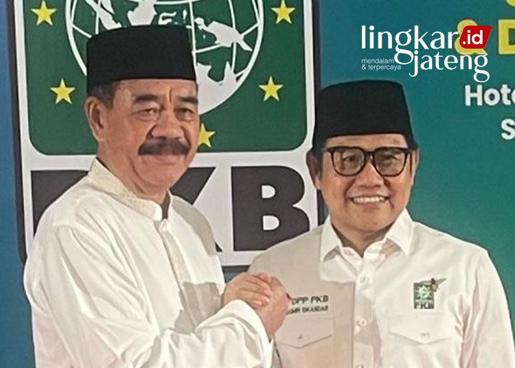 Slamet Warsito Tepis Kabar Rekom PKB Jatuh ke Sudewo 25 Foto Bersama, Bakal Calon Bupati Pati Slamet Warsito (kiri) bersama Ketua Umum PKB Muhaimin Iskandar (kanan) ( dok. pribadi slamet warsito )
