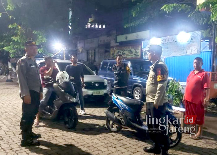 Petugas mendatangi lokaso tawuran di Jalan Anjasmoro Raya, Kota Semarang, Sabtu dini hari. (antara)