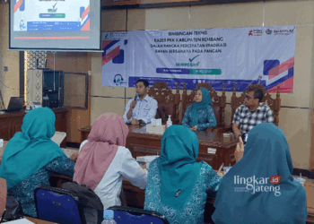 BBPOM Gandeng PKK Rembang Tekan Peredaran Makanan Mengandung Zat Berbahaya 25 Pemerintah Kabupaten Rembang dengan Balai Badan Pengawas Obat dan Makanan (BBPOM) Jawa Tengah saat menggelar pelatihan kader keamanan pangan 5 desa di Aula Labkesda Kabupaten Rembang pada Rabu, 10 Juli 2024. (Vicky Rio/Lingkarjateng.id)