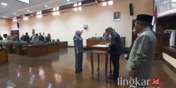 Penandatangan Nota Kesepakatan dalam sidang paripurna ke-22 DPRD Grobogan bersama Bupati Grobogan Sri Sumarni pada Rabu, 24 Juli 2024. (Eko Wicaksono/Lingkarjateng.id)