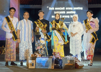 Penobatan Yansen Valerio dan Naraya Ardhanareswari (tengah) sebagai Mas dan Mbak Duta Wisata Kota Pekalongan 2024 di Halaman Stadion Hoegeng Kota Pekalongan pada Sabtu malam, 21 Juli 2024. (Kominfo Kota Pekalongan/Lingkarjateng.id)
