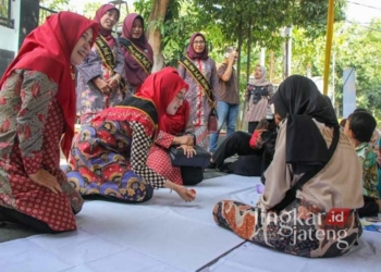 Gelar Festival Anak 2024, Pemkot Pekalongan Kenalkan Kembali Ragam Dolanan Tradisional 27 Pemkot Pekalongan menggelar festival anak yang dimeriahkan dengan lomba dan permainan tradisional di Kantor Sekretariat Daerah setempat pada Sabtu, 27 Juli 2024. (Kominfo Kota Pekalongan/Lingkarjateng.id)