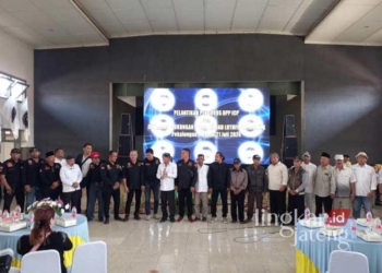 Dewan Pengurus Pusat (DPP) Indonesia Cinta Persatuan (ICP) mendeklarasikan dukungan kepada Kapolda Jawa Tengah Irjen Pol Ahmad Luthfi sebagai Gubernur Jawa Tengah di Gedung Koperasi Batik, Kecamatan Kedungwuni, pada Minggu pagi, 21 Juli 2024.  (Fahri Akbar/Lingkarjateng.id)