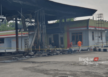 Kebakaran terjadi di SPBU Desa Bakalan, Kecamatan Dukuhseti, Kabupaten Pati pada Selasa dini hari, 2 Juli 2024. (Dok. Lingkarjateng.id)