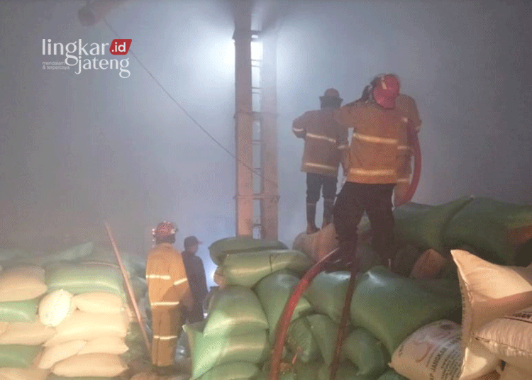 Kebakaran gudang jagung di Grobogan