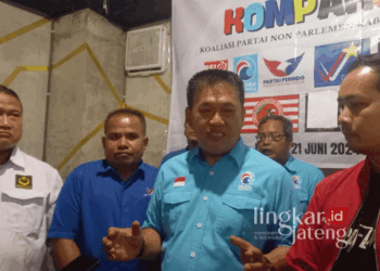 WAWANCARA: Ketua Koalisi Partai Non-Parlemen di Kabupaten Semarang (Kompaks) sekaligus Ketua Partai Gelombang Rakyat (Gelora) Kabupaten Semarang, Nurdin Makruf saat memberikan keterangan mengenai rencana deklarasi dukungan. (Hesty Imaniar/Lingkarjateng.id)
