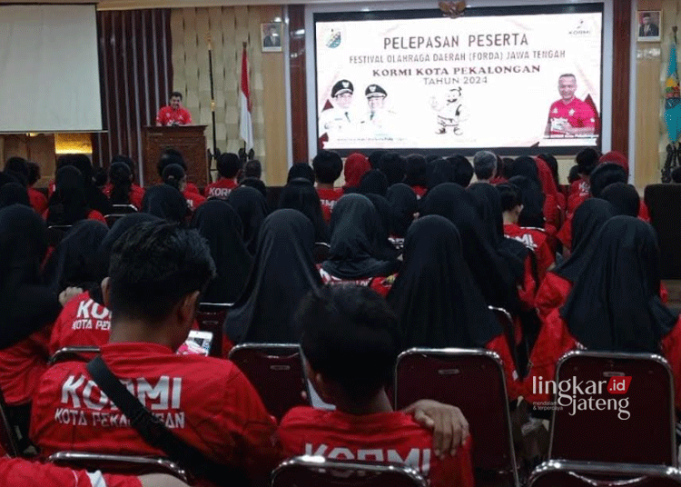 Upacara pelepasan kontingen KORMI Kota Pekalongan untuk Forda Jateng 2024 yang digelar pada Selasa malam, 2 Juli 2024, di Ruang Jlamprang Setda Kota Pekalongan. (Kominfo Kota Pekalongan/Lingkarjateng.id)