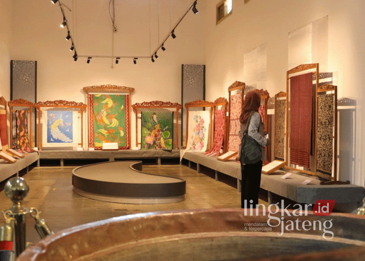 Pajangan seni batik di salah satu ruangan Museum Batik Pekalongan. (Kominfo Kota Pekalongan/Lingkarjateng.id)