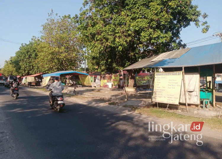 PKL yang berada di kawasan Taman Seribu Lampu sampai Ketapang Kabupaten Blora akan ditertibkan. (Hanafi/Lingkarjateng.id)