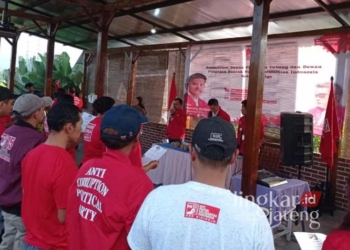Sejumlah kader saat mengikuti konsolidasi yang digelar DPD Partai Solidaritas Indonesia (PSI) Kota Salatiga pada Sabtu, 20 Juli 2024. (Dok. Pribadi/Lingkarjateng.id)