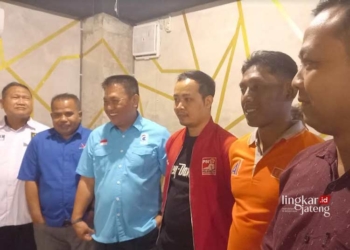Beberapa partai non-parlemen yang tergabung dalam Koalisi Partai Non-Parlemen di Kabupaten Semarang (Kompaks) saat mendeklarasikan diri, di antaranya ada PSI, Partai Gelora, PBB, PKN, Partai Buruh, Perindo, Partai Prima, dan Garuda di salah satu cafe di Ungaran. (Hesty Imaniar/Lingkarjateng.id)