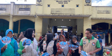 Sejumlah pedagang Pasar Pagi Siwuran, Wonosobo, menyatakan dukungan kepada Sudaryono untuk maju sebagai Calon Gubernur Jateng. (Dok. Lingkarjateng.id)