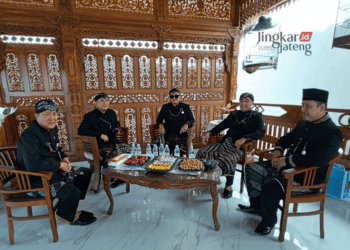 TAMU PENTING: Sejumlah pejabat tinggi ikut memeriahkan Pawai Kirab Napak Tilas Ki Ageng Penjawi Kebangkitan Pati Jilid II yang digelar hari ini, Minggu, 14 Juli 2024. (Nailin RA/Lingkarjateng.id)