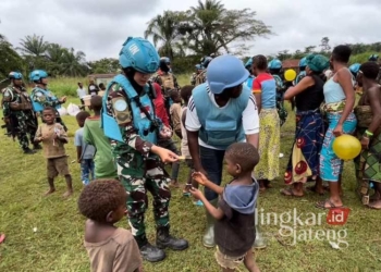 Satgas Indo RDB XXXIX-F Kontingen Misi PBB (Monusco) saat melaksanakan Patroli Tempur Tetap (Standing Combat Deployment/SCD) di Desa Idohu, Republik Demokratik Kongo. (Pendam IV/Diponegoro/Lingkarjateng.id)