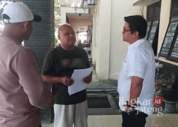 Germap saat bertemu dengan Kasatreskrim Polresta Pati Kompol M Alfan Armin, pada Senin, 15 Juli 2024. (Arif Febriyanto/Lingkarjateng.id)