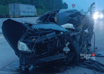 Kondisi mobil yang terlibat dalam kecelakaan di Tol Batang-Semarang. (Dok. Lingkarjateng.id)