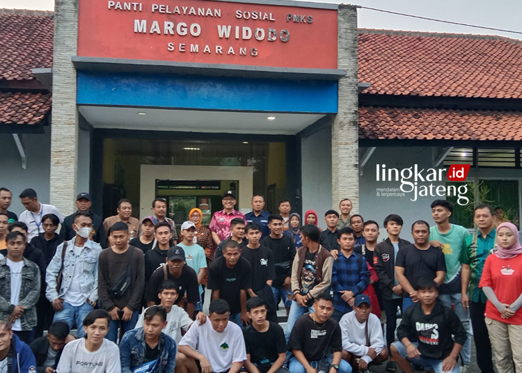 Sebanyak 49 korban Tindak Pidana Perdagangan Orang (TPPO) berkumpul di Panti Pelayanan Sosial Margo Widodo Semarang sebelum kembali ke daerah asal, Selasa, 27 Juli 2024, sore. (Rizky Syahrul Al-Fath/Lingkarjateng.id)
