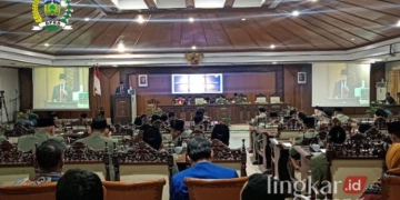RAPAT: Rapat paripurna pengambilan sumpah anggota DPRD Kabupaten Jepara masa keanggotaan 2024-2029 di Ruang Graha Paripurna Gedung DPRD Jepara, Selasa, 13 Agustus 2024. (Tomi Budianto/Lingkarjateng.id)