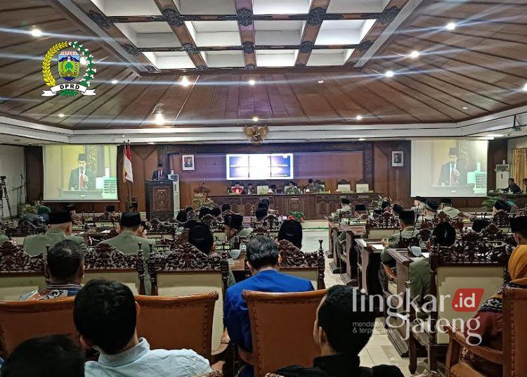 RAPAT: Rapat paripurna pengambilan sumpah anggota DPRD Kabupaten Jepara masa keanggotaan 2024-2029 di Ruang Graha Paripurna Gedung DPRD Jepara, Selasa, 13 Agustus 2024. (Tomi Budianto/Lingkarjateng.id)