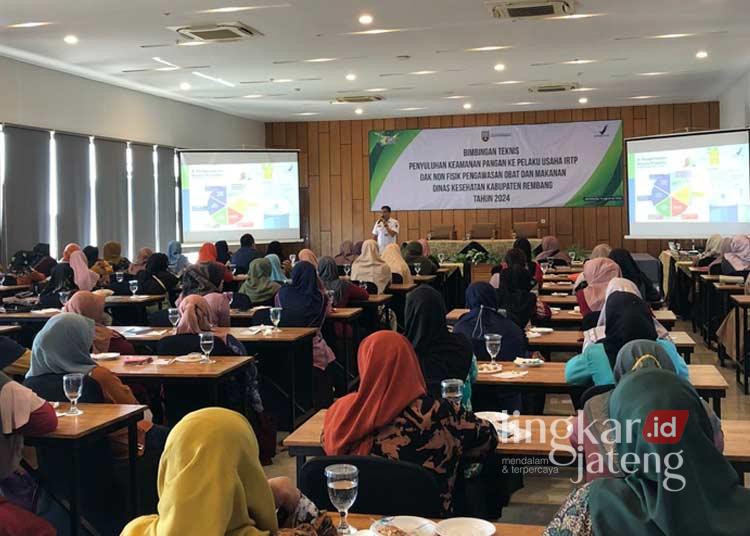 Sebanyak 50 UMKM terasi di Rembang mengikuti bimbingan teknis (bimtek) "Penyuluhan Keamanan Pangan ke Pelaku Usaha IRTP" dari BBPOM Semarang bertempat di Hotel Pollos Rembang pada Rabu, 14 Agustus 2024. (Arif Febriyanto/Lingkarjateng.id)