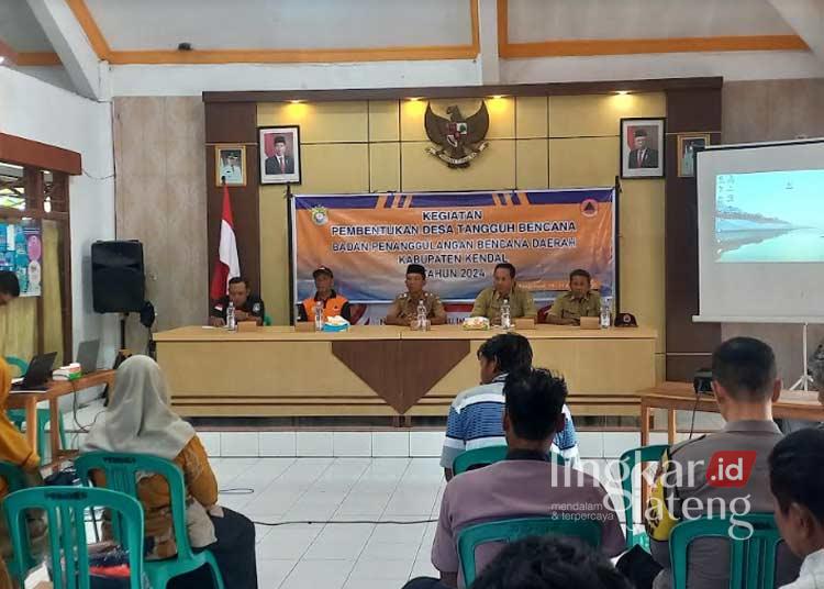 Rawan Banjir, BPBD Kendal Bentuk Destana di Desa Bangunsari Patebon 25 Pembentukan destana oleh BPBD Kendal di Aula Desa Bangunsari, Kecamatan Patebon, Kabupaten Kendal, pada Senin, 19 Agustus 2024. (Arvian Maulana/Lingkarjateng.id)
