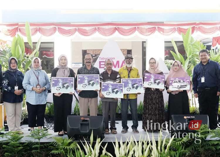 Bank Jateng KC Pati serahkan hadiah tabungan