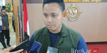 Calon Walikota Semarang Dico Ganindito seusai menghadiri Sertijab Kepala Perwakilan BPK Provinsi Jawa Tengah, Kamis 15 Agustus 2024. (Rizky Syahrul Al-Fath/Lingkarjateng.id)