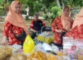 Salah satu stand di GPM yang digelar di halaman Kantor DIspertanikap Kabupaten Semarang saat menawarkan olahan hasil sektor pertanian pada Kamis, 8 Agustus 2024. (Hesty Imaniar/Lingkarjateng.id)