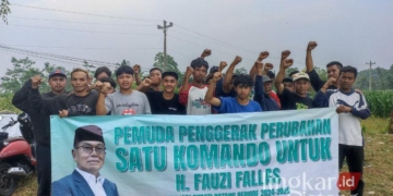 DEKLARASI: Pemuda Pembawa Perubahan menyatakan dukungan kepada Fauzi Fallas sebagai bakal calon bupati Batang di Pilkada 2024, Minggu, 4 Agustus 2024. (Pemuda Pembawa Perubahan/Lingkarjateng.id)