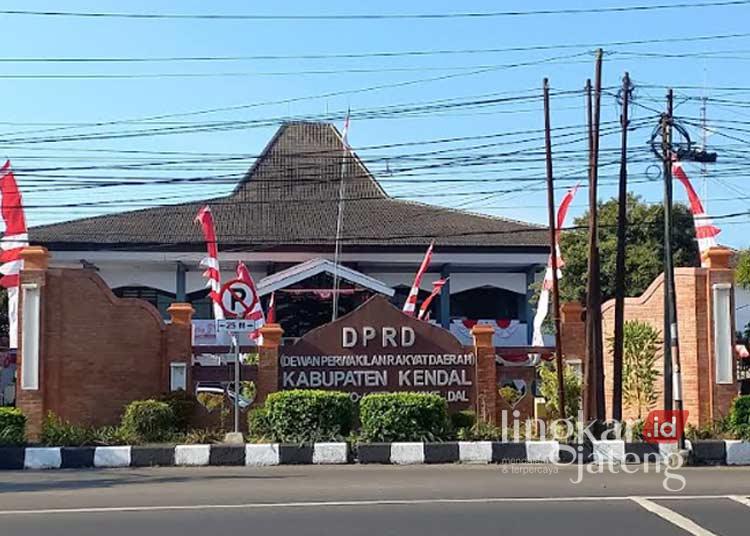 Gedung DPRD Kabupaten Kendal. (Arvian Maulana/Lingkarjateng.id)