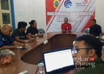 AUDIENSI: Germap meminta Diskominfo membuka data informasi tentang besaran potensi pendapatan pajak dari sektor karaoke di Kabupaten Pati terhitung sejak tahun 2014 hingga 2024. (Setyo Nugroho/Lingkarjateng.id)
