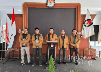 Jajaran KPU Kendal saat membuka pendaftaran calon kepala daerah Pilkada Kendal pada Selasa, 27 Agustus 2024. (Dok. KPU Kendal/Lingkarjateng.id)