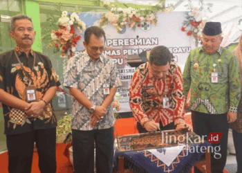 PERESMIAN PUSTU: Wali Kota Pekalongan, HA Afzan Arslan Djunaid, meresmikan pembukaan layanan Puskesmas Pembantu (Pustu) Degayu Mampu Bersalin yang berada di Jalan Labuhan, Kelurahan Degayu, Kecamatan Pekalongan Utara, pada Kamis, 29 Agustus 2024. (Dok. Kominfo Kota Pekalongan/Lingkarjateng.id)