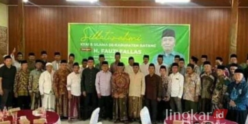 SILATURAHMI: Jajaran kiai dan ulama memberikan dukungan kepada Fauzi Fallas untuk maju Pilbup Batang, Sabtu, 3 Agustus 2024. (Lingkarjateng.id)