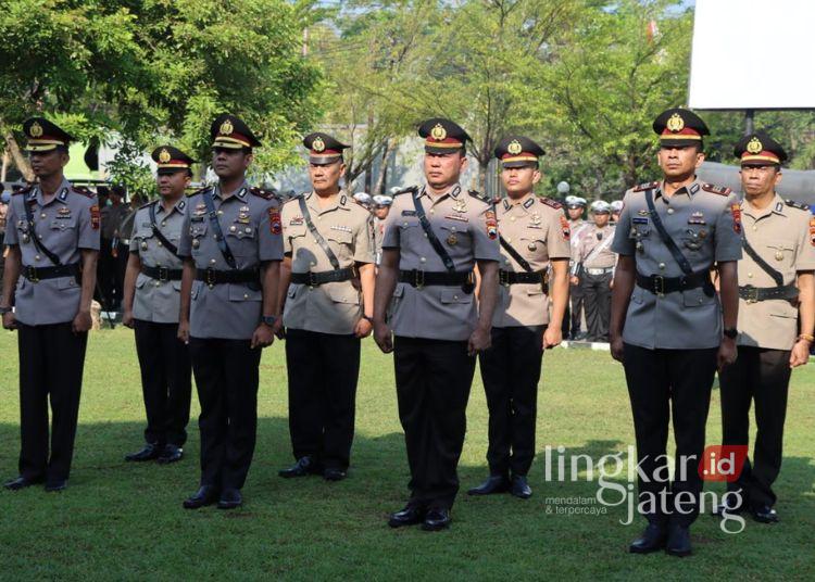 Serah Terima Jabatan di Polres Kendal: Kapolres Ingatkan Kesiapan Pengamanan Pilkada 25 SERTIJAB: Jajaran Polres Kendal yang menerima rotasi jabatan jelang Pilkada, Sabtu, 10 Agustus 2024. (Polres Kendal/Lingkarjateng.id)