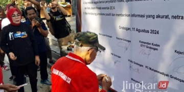 Suasana penandatanganan Pilkada Damai KPU Grobogan bersama Ikatan Jurnasil Televisi Indonesia (IJTI) Muria Raya pada Minggu, 11 Agustus 2024. (Eko Wicaksono/Lingkarjateng.id)