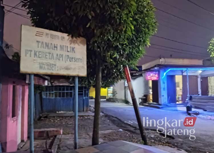 Tempat karaoke di atas lahan PT KAI di Puri Pati