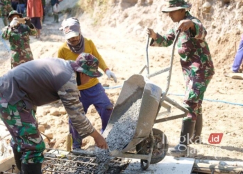 Kegiatan TMMD di Desa Labuhan Kidul, Kecamatan Sluke, Kabupaten Rembang. (Pendam IV/Diponegoro/Lingkarjateng.id